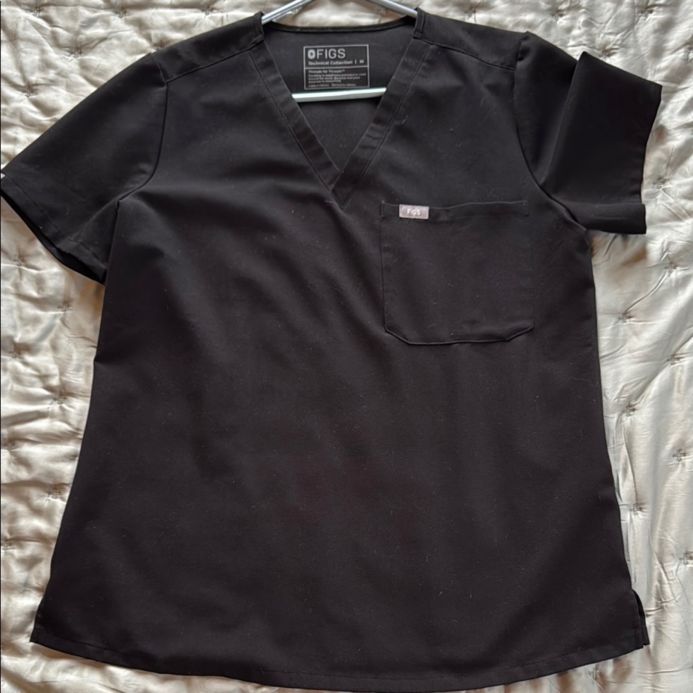 FIGS Relaxed Catarina One-Pocket Scrub Top in Black M